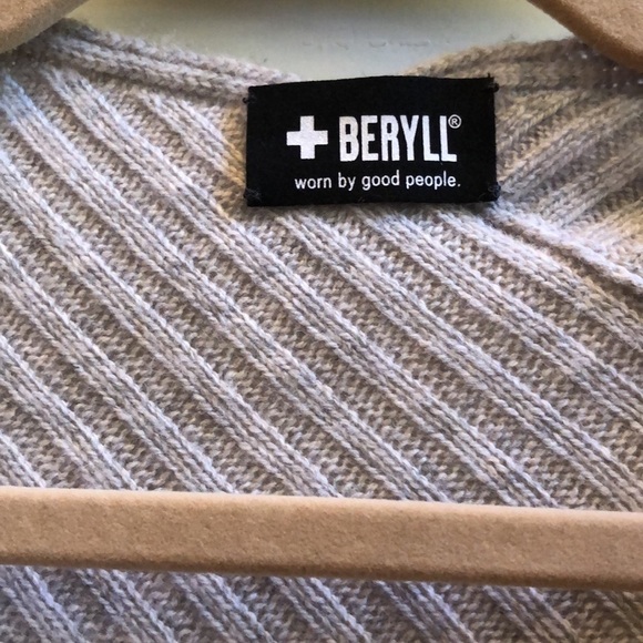 Beryll Cashmere Poncho Light Grey - Picture 4 of 8
